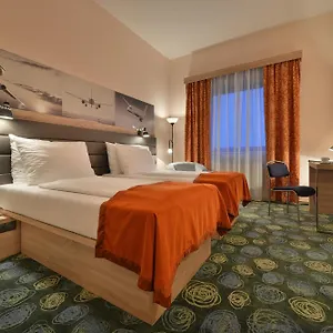 Ramada Airport 4* Prague
